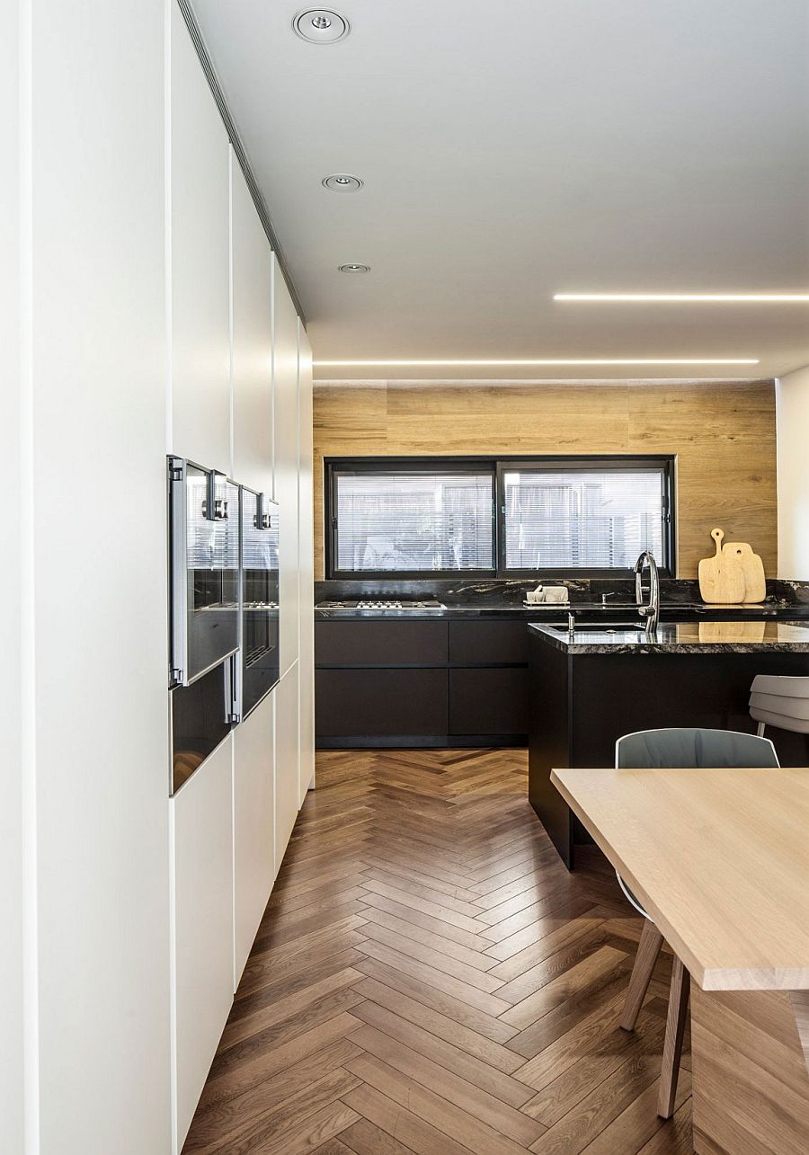 Classy contemporary kitchen in black and white