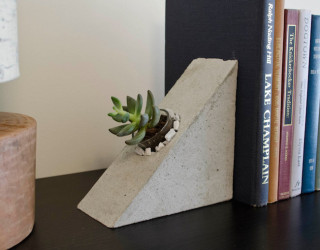 15 Ridiculously Unique Ideas for Bookends