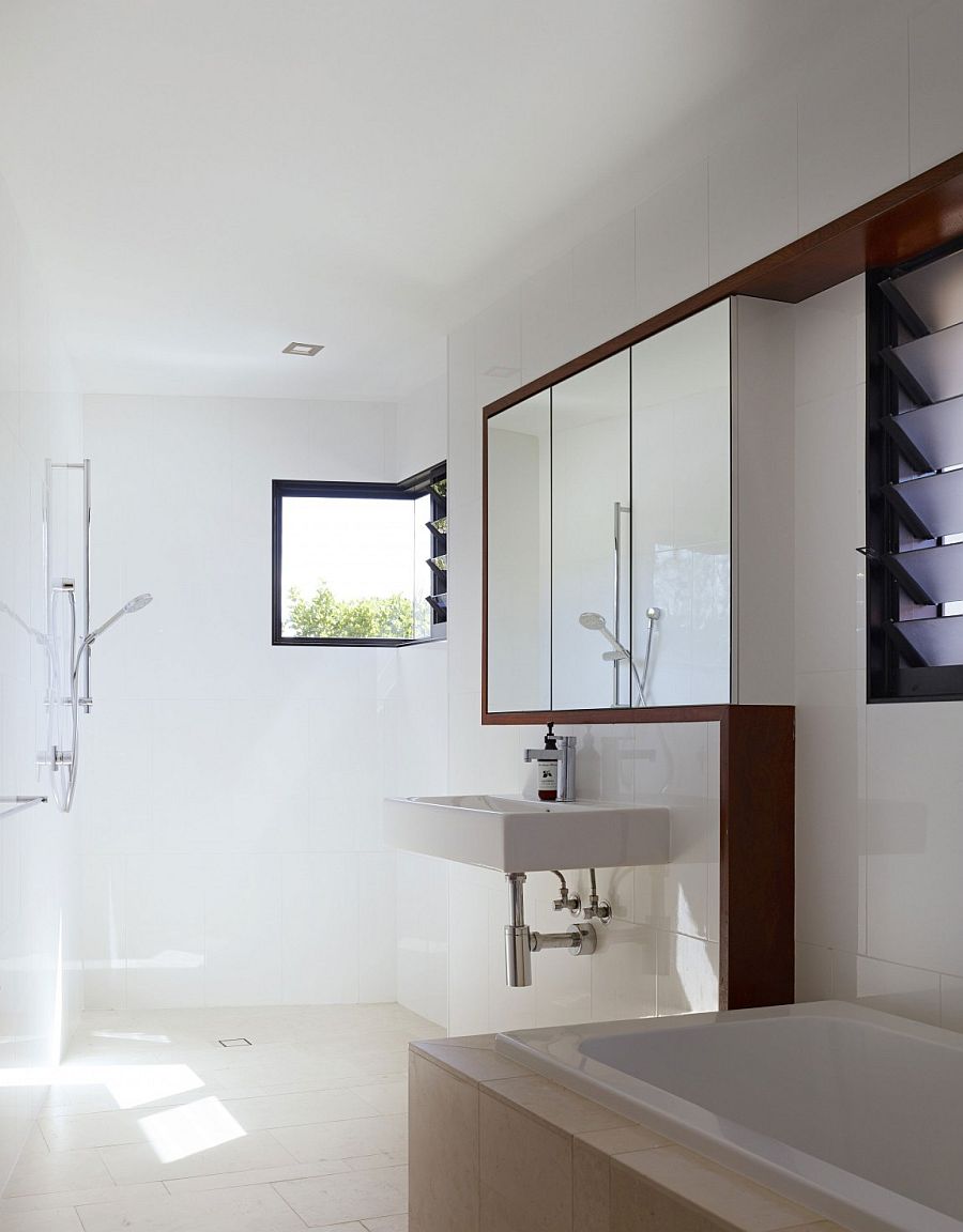 Contemporary bathroom in white