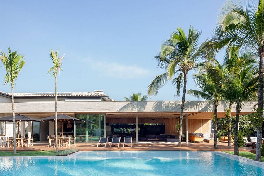 Contemporary pavilion of Houze MZ connected to the infinity pool and beach strip