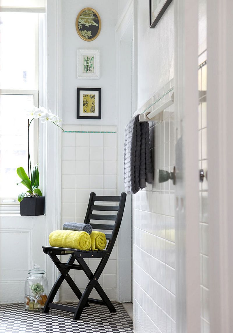 Floor tiles in black and white bathroom with 3D charm