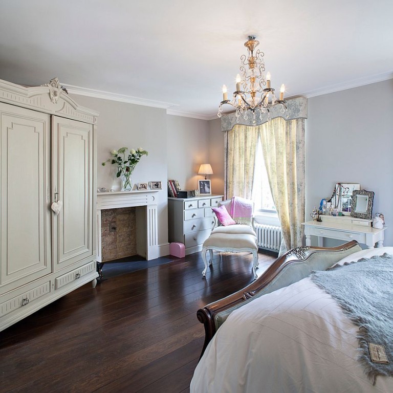 25 Victorian Bedrooms Ranging from Classic to Modern - MoDern Victorian BeDroom In LonDon 768x768