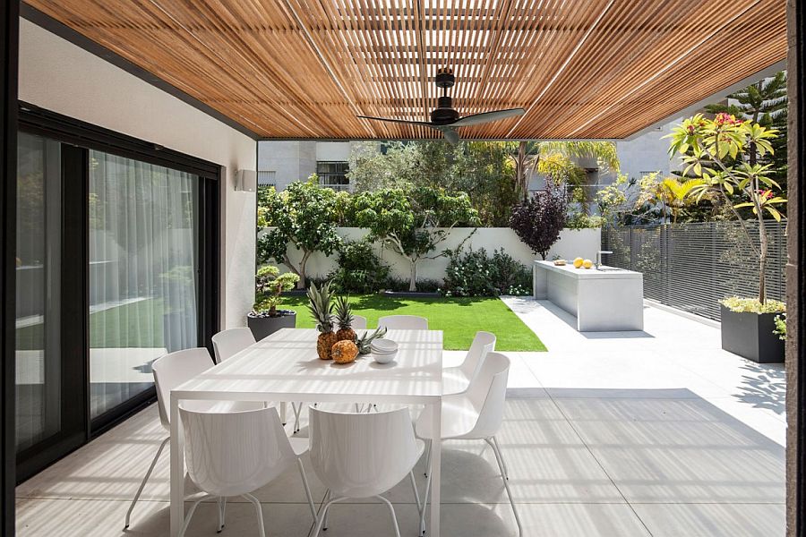 Shaded outdoor dining space at the contemporary home in Ramat HaSharon