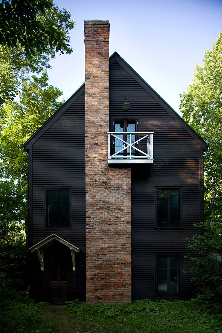 Stunning Scandinavian style cabin with a Juliet balcony that offers amazing views [Design: Jean Longpré]