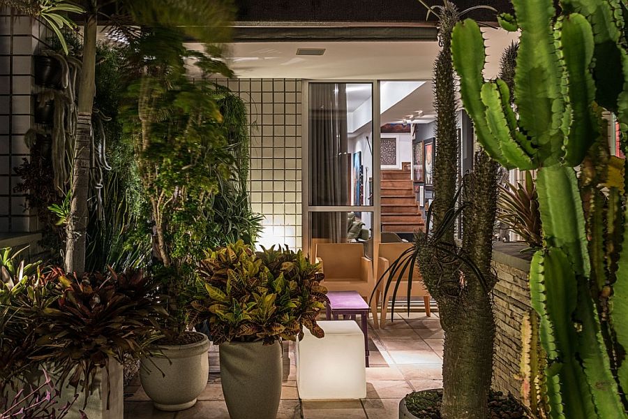 There is no shortage of greenery at this classy Brazilian Top House