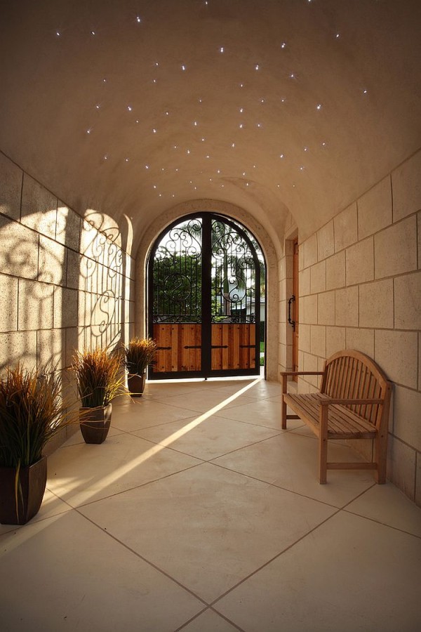 Mediterranean Entry Ideas: An Air of Timeless Majesty! | Decoist