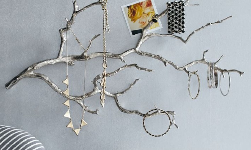Chic Jewelry Stands with Sculptural Style