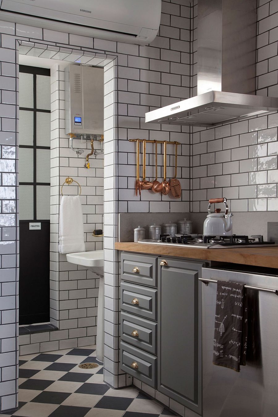 A dash of copper glint for the industrial kitchen