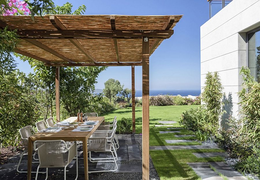 Al fresco dining at the refined modern home in Golkoy