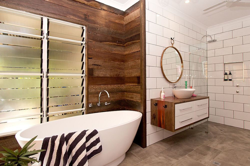 Beach style and contemporary elegance come together in this cool bathroom