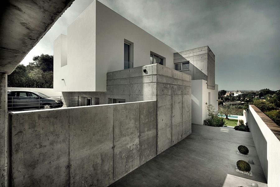 Concrete extreior of private home in Spain with smart entrance