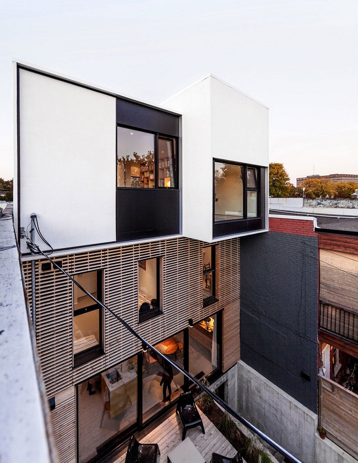 Contemporary extension for a 1930s duplex in Montreal