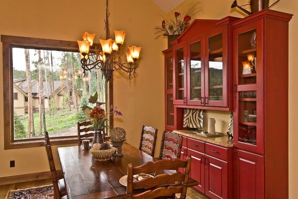 traditional dining room hutches