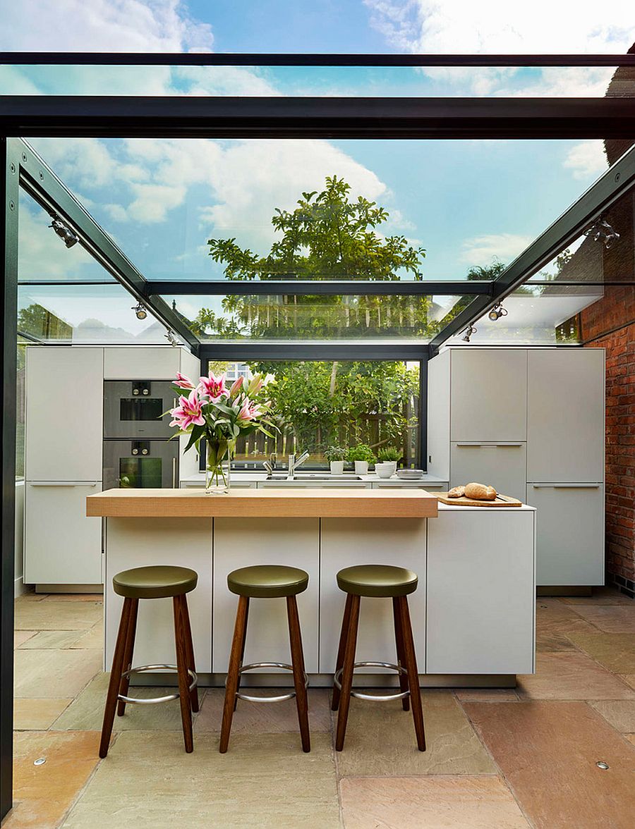 Dazzling contemporary kitchen extension for a 18th-century thatched cottage in England