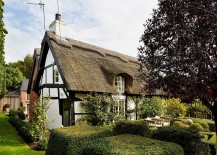 Exterior-of-18th-century-English-cottage-217x155
