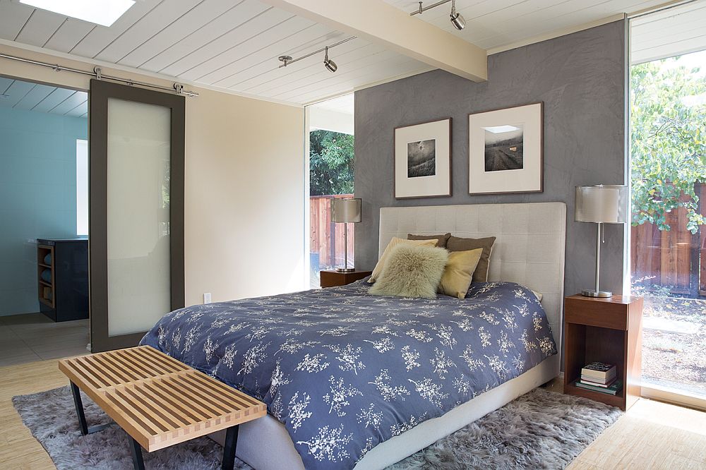 Gray accent wall for the spacious modern bedroom