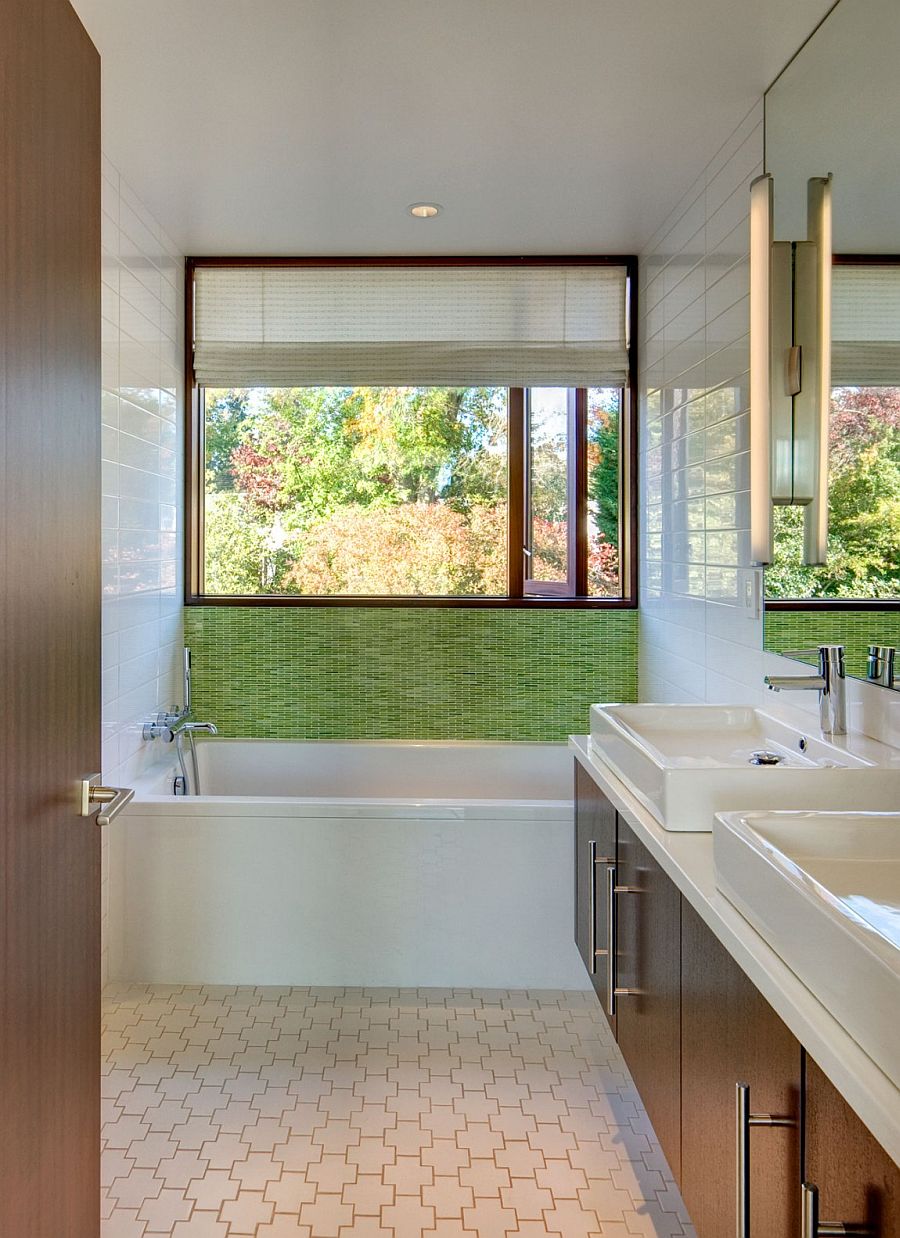 Green tiled accent feature in the contemporary bathroom