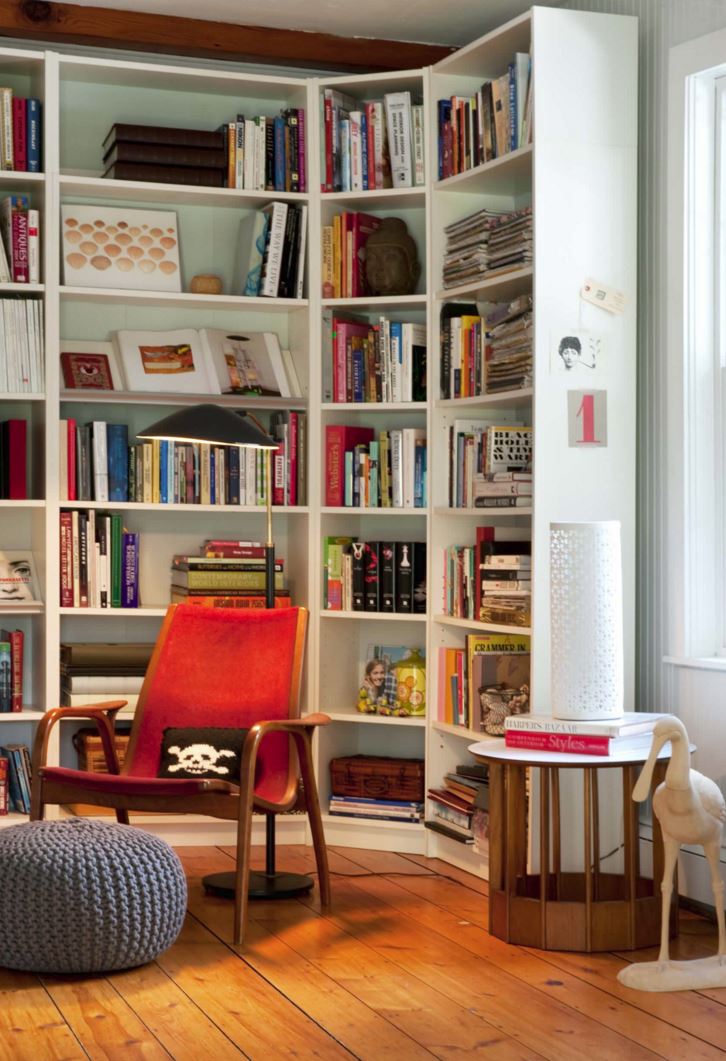 10 Rooms With Corner Shelving