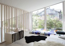 Keep-your-decor-additions-to-a-minimum-in-the-modern-Scandinavian-sunroom-217x155