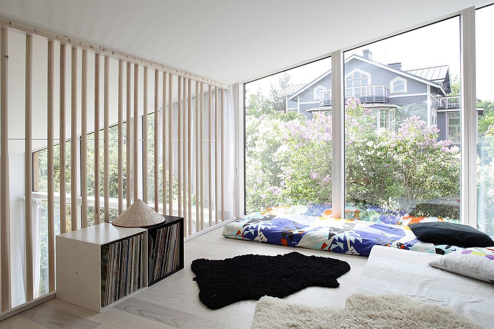 Keep your decor additions to a minimum in the modern Scandinavian sunroom