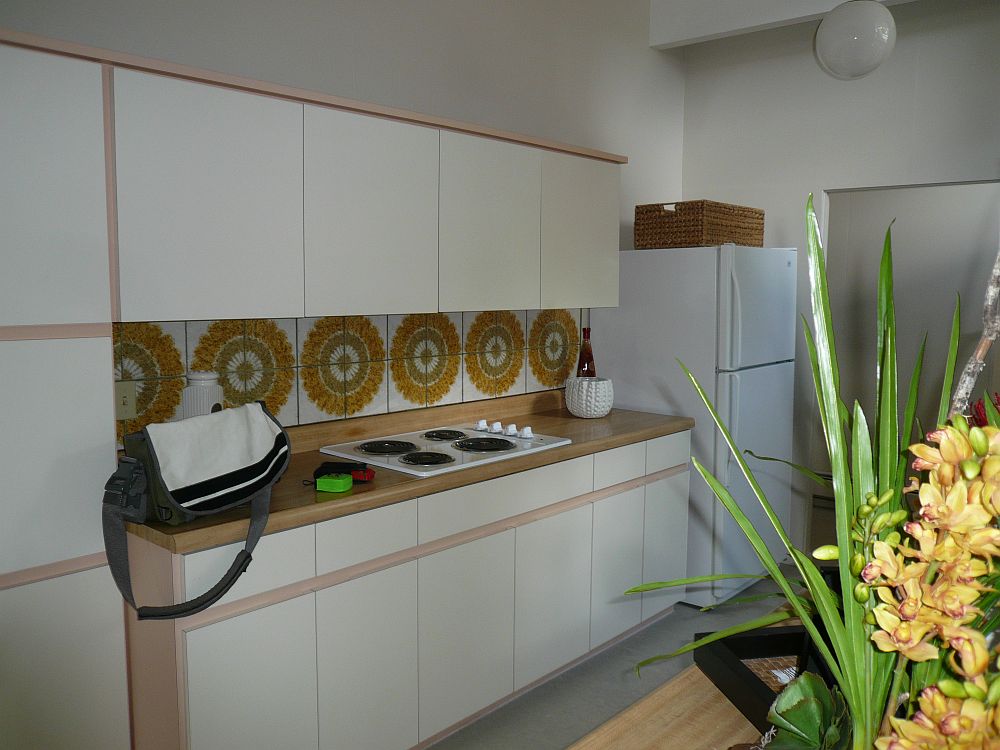 Kitchen of the Californian home before renovation