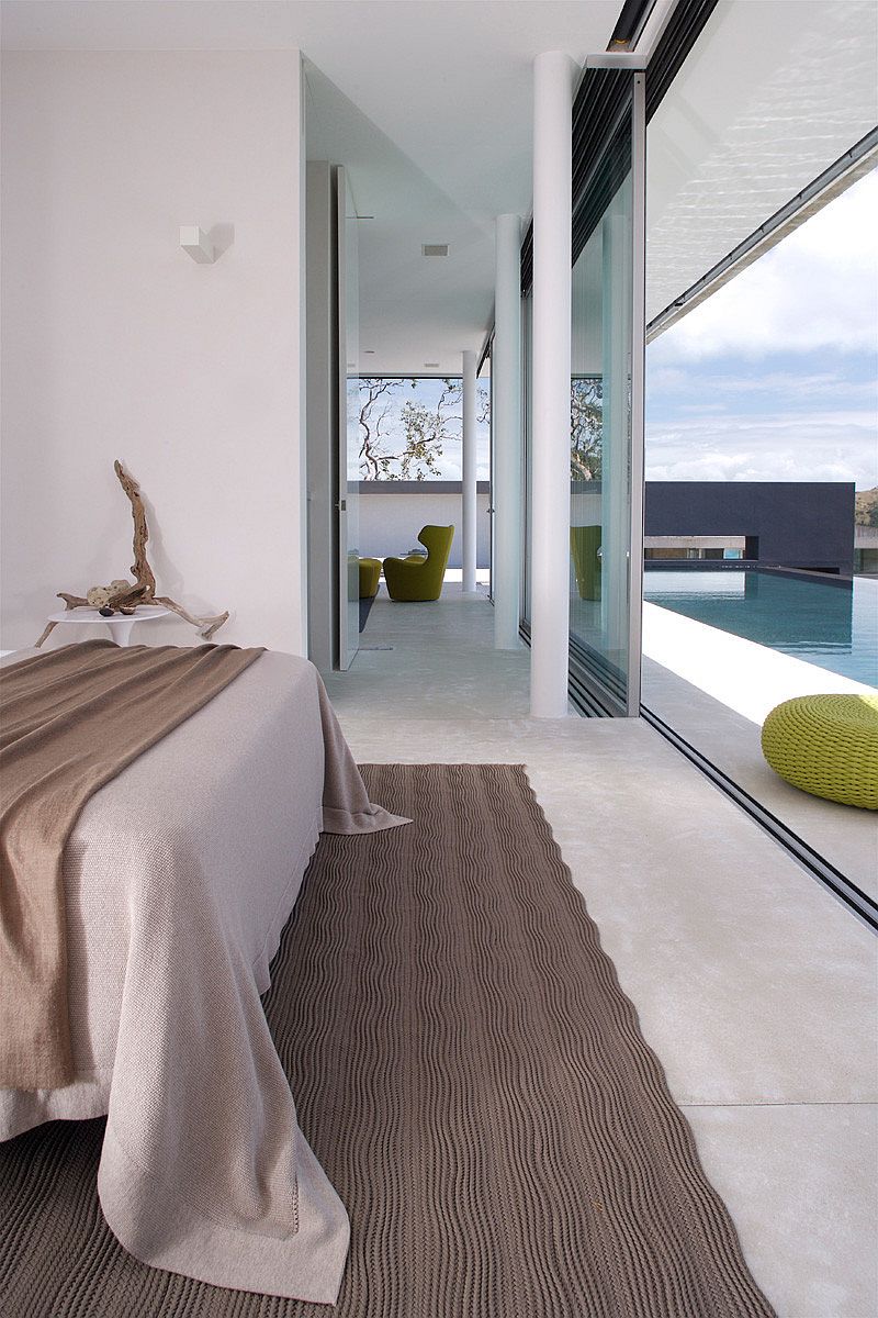 Minimal master bedroom that opens up towards the ocean