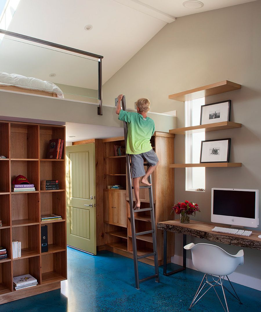 Play loft in the kids' bedroom is a cool space-saver