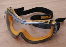 Safety-goggles-from-DeWalt-217x155