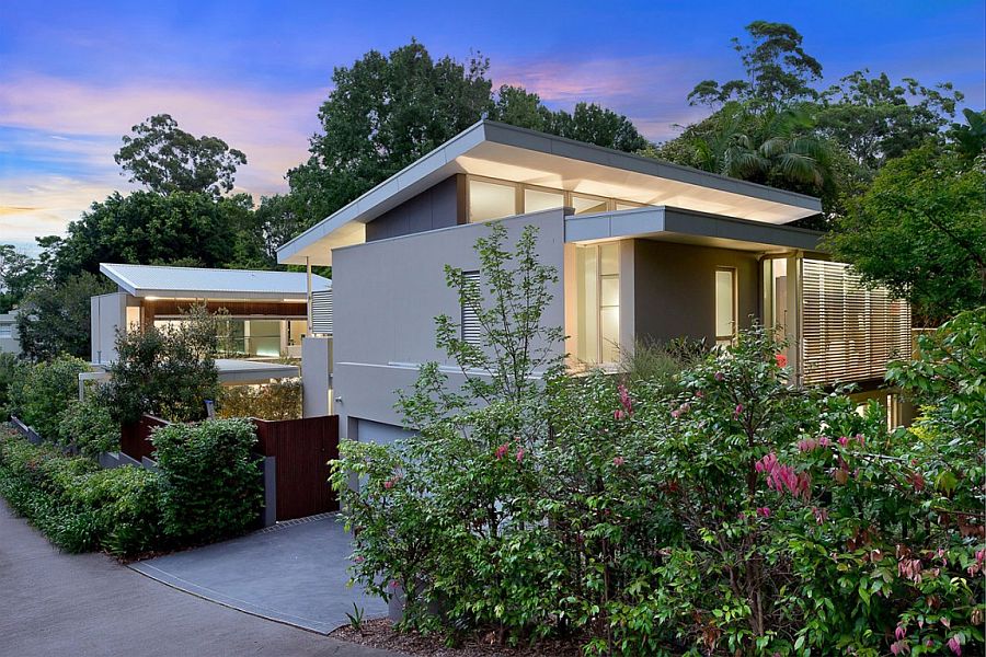 Single storey facade of the private Wahroonga House in Sydney