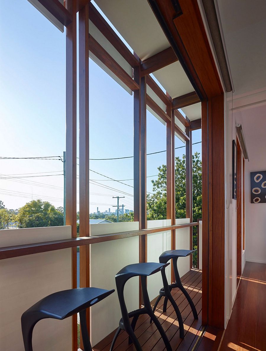 Small balcony cleverly combines privacy with city views