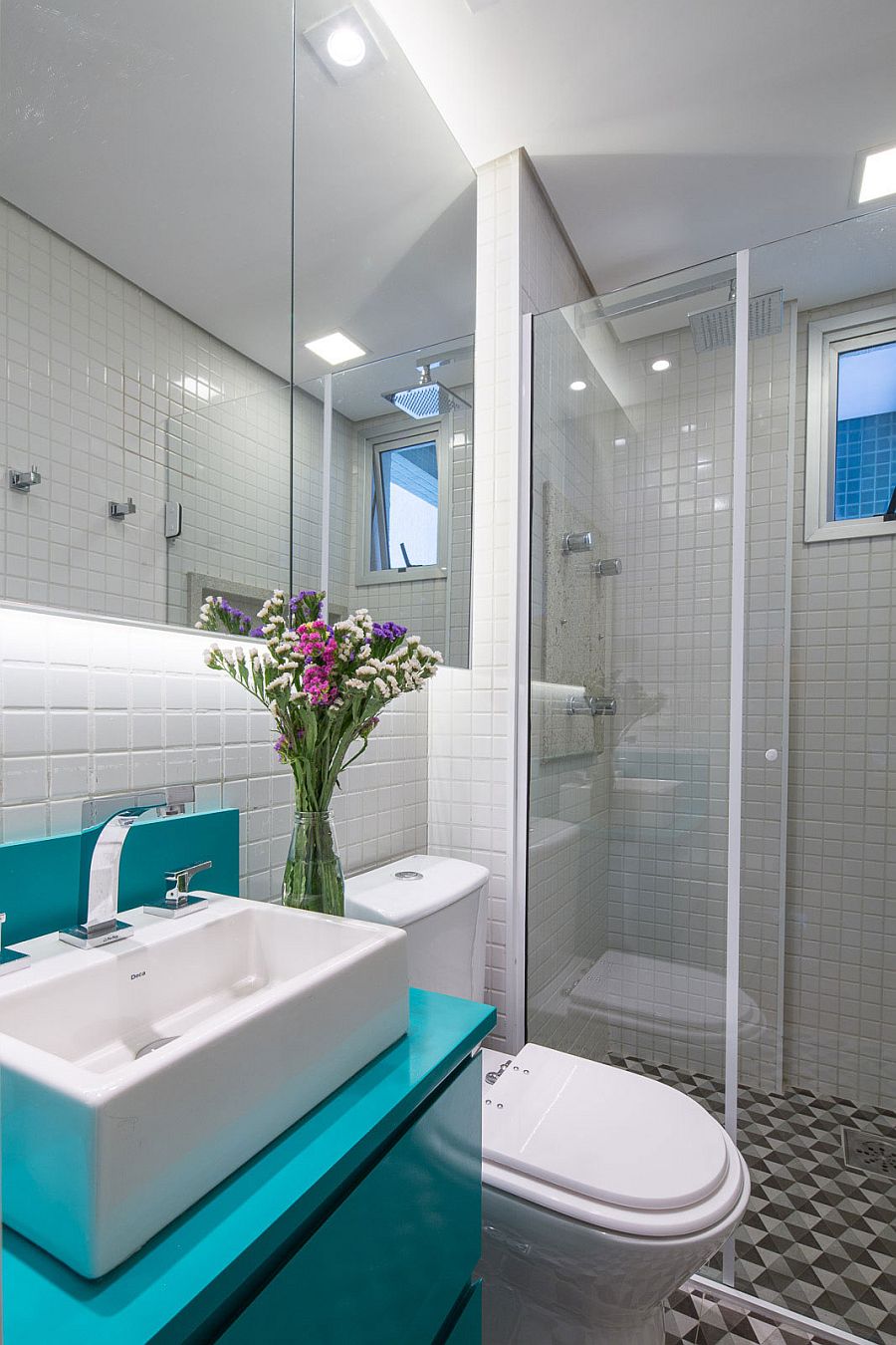 Small contemporary bathroom in white a hint of yellow and turquoise