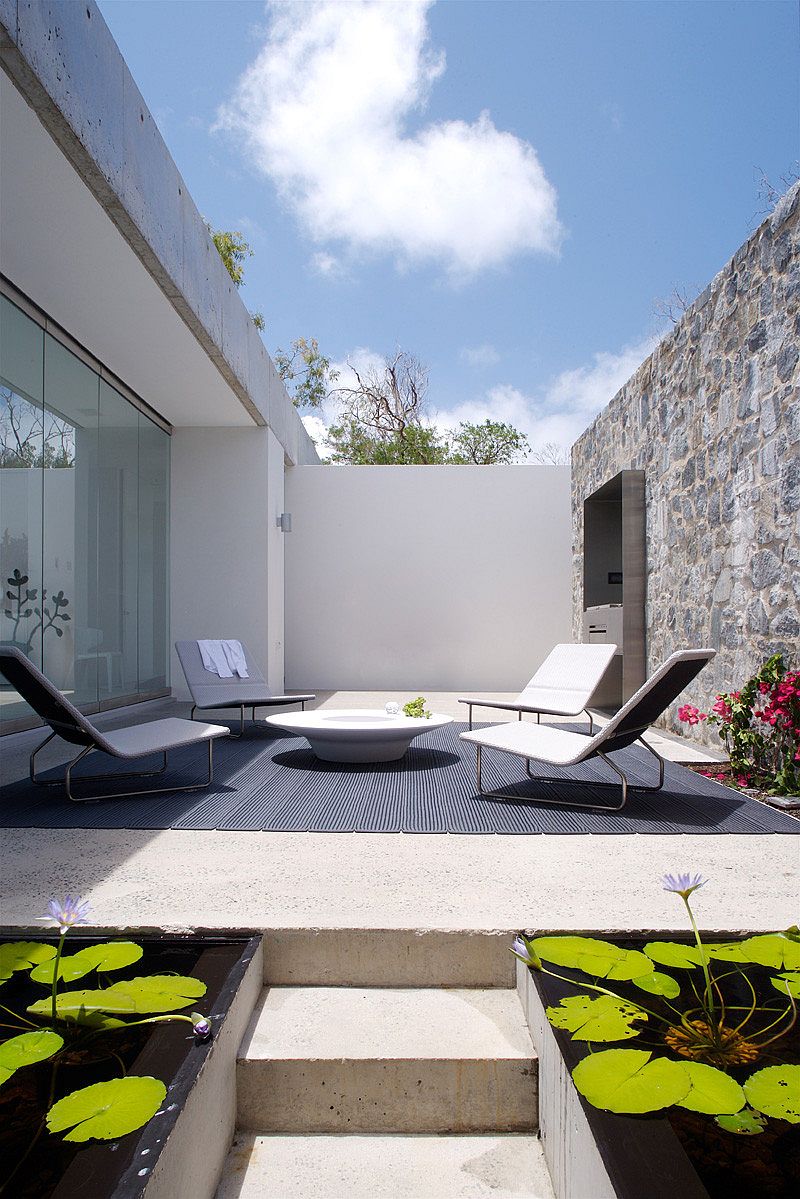 Small courtyard offers privacy at the oceanside home