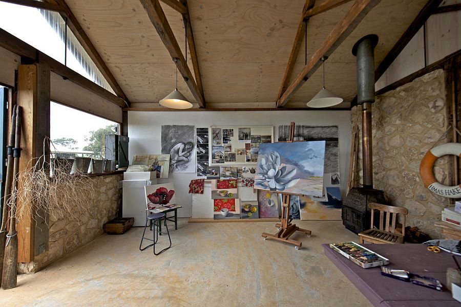 Spacious home studio with ample natural ventilation [Photography: Jeni Lee]