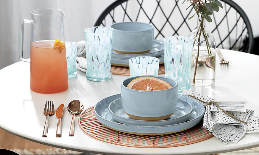 Pastels, Metallics and Other Spring Tableware Trends