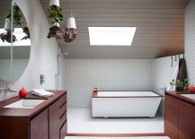 Stunning-attic-level-bathroom-with-a-skylight-217x155