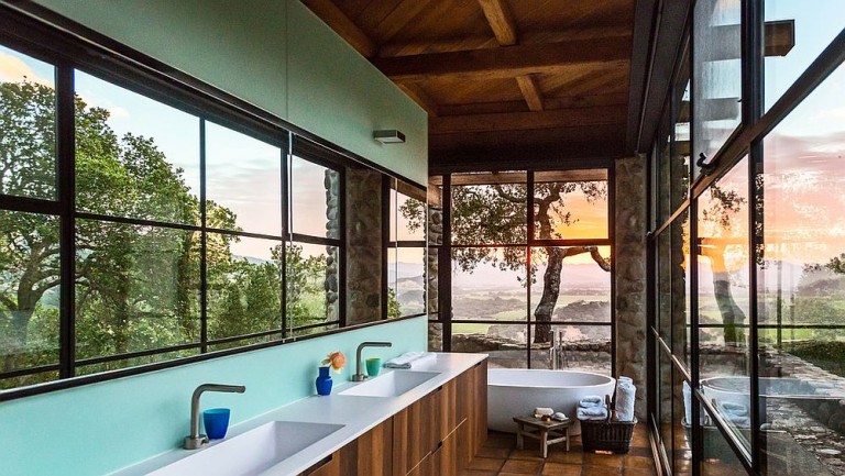 Framed to Perfection: 15 Bathrooms with Majestic Mountain Views | Decoist