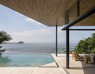 Overooking the Ocean: Scintillating Veranda Shapes Tranquil Family Retreat