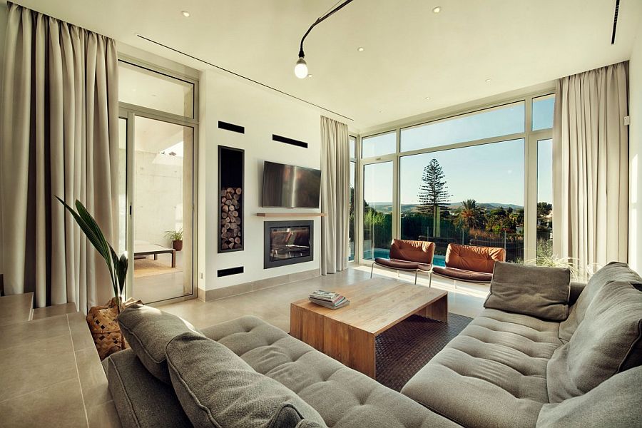 Stunning mountain views become a part of the living room