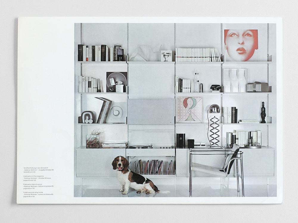 In 1969, German interiors magazine Schöner Wohnen featured the RZ 60 shelving system (the 606 Universal Shelving System) propped with once modern, now timeless, artefacts. The beagle was owned by a friend of Niels Vitsœ. Image via vitsoe.tumblr.com.