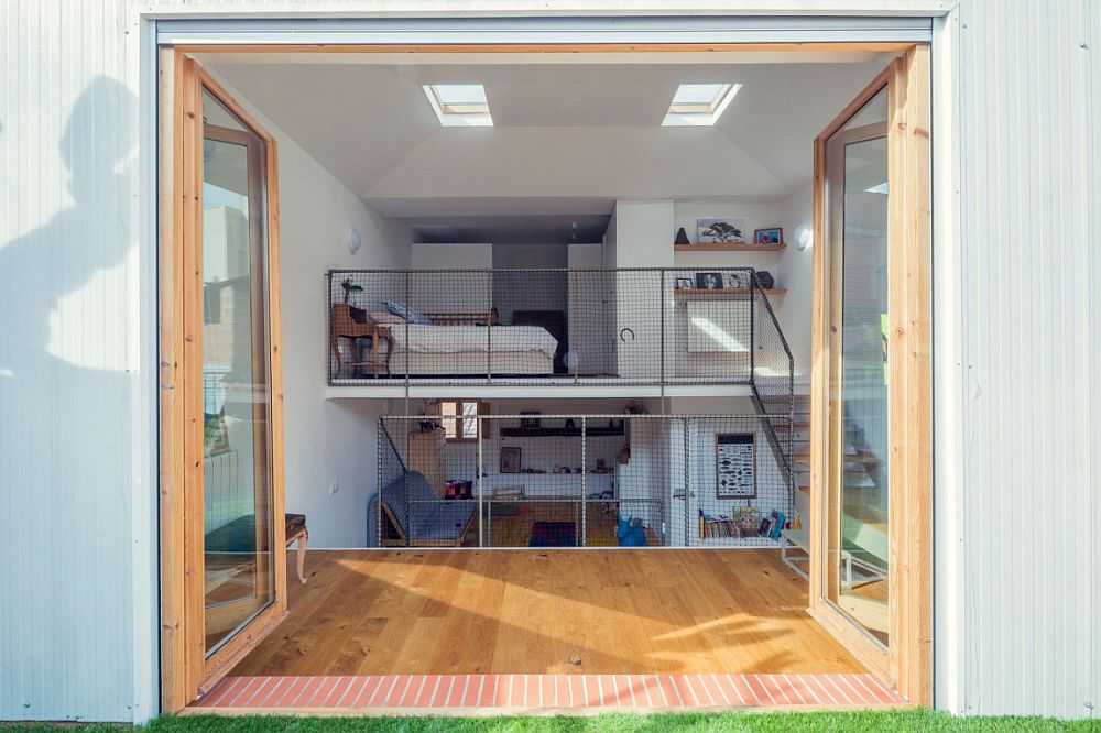 Top level bedroom of the parents at the Juno's House