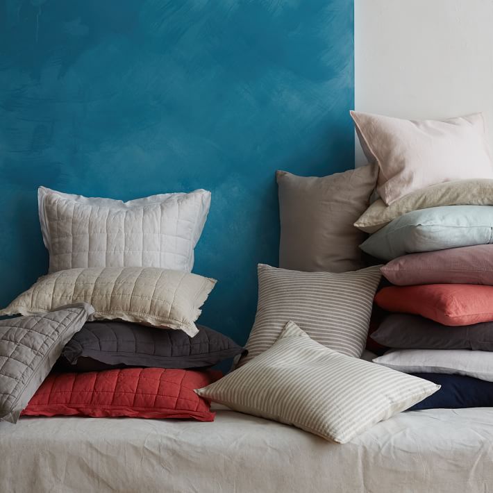 Two-toned wall in a photo from West Elm
