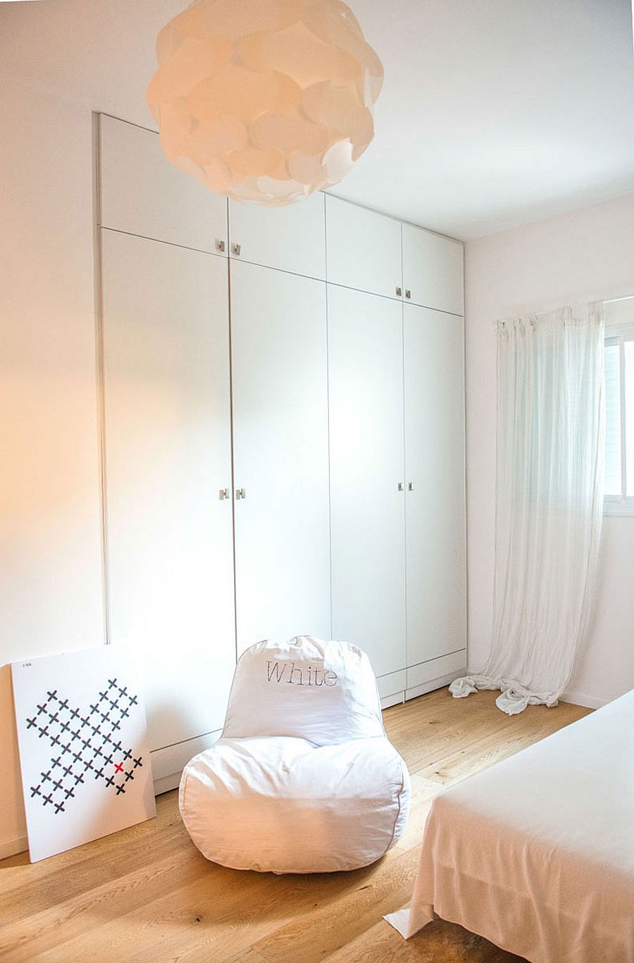 White wardrobes in the bedroom become one with the backdrop