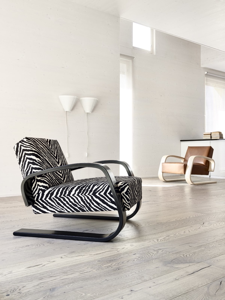 Artek 400 armchair zebra print