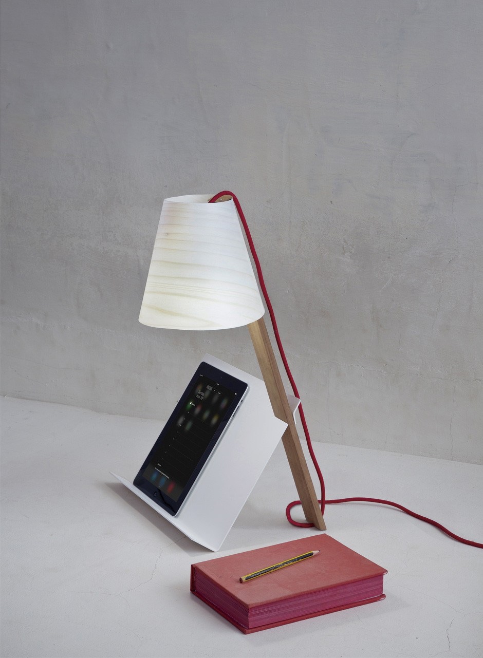 Asterisco table lamp with iPad