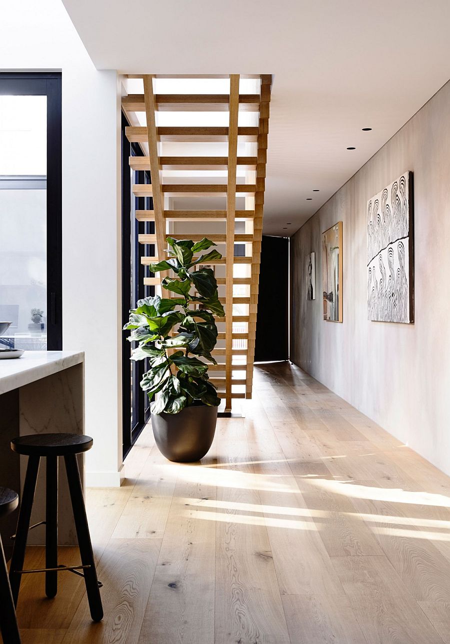 Cleverly placed indoor plant adds color to an otherwise neutral interior