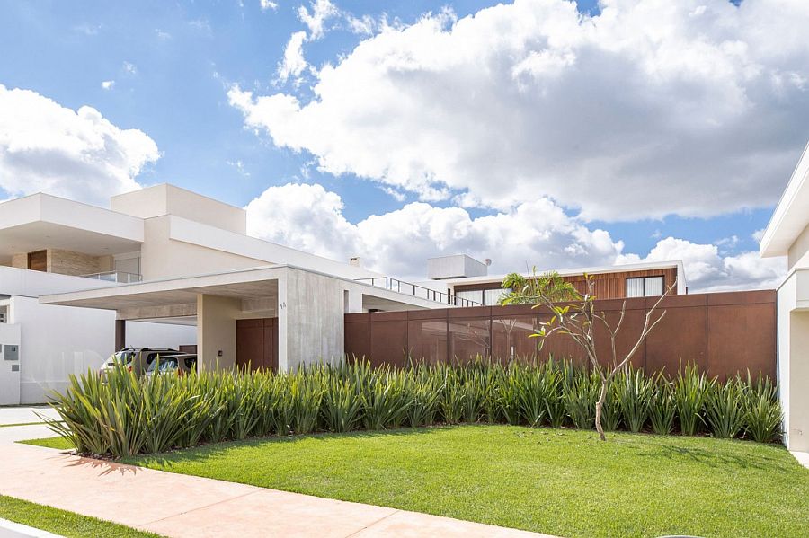 Entrance of Casa R&D in Brasília