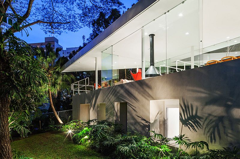 Fabulous landscape lighting around the open sao paulo home