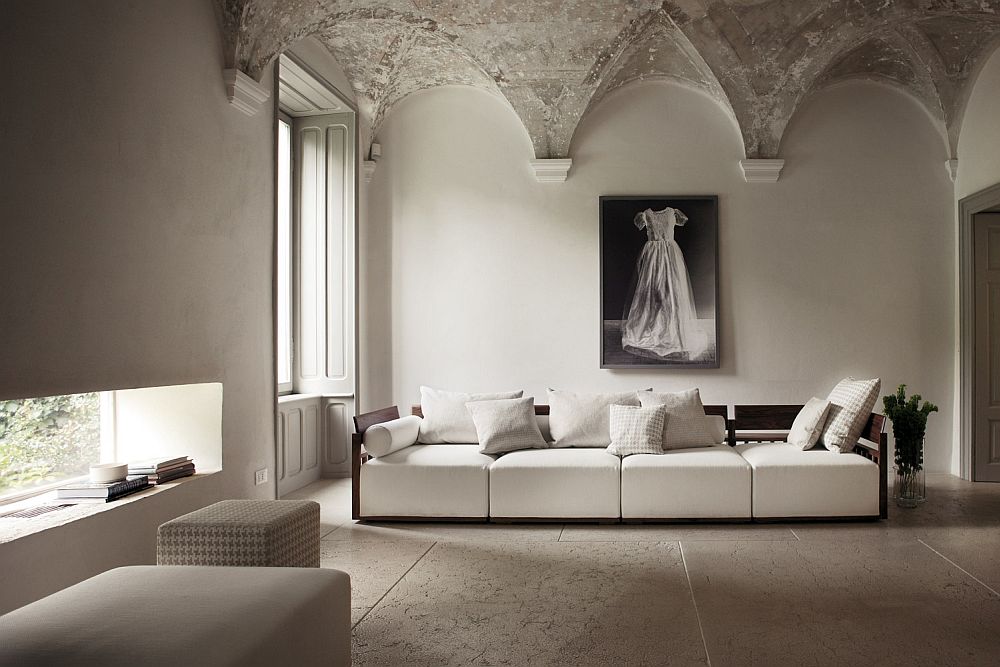 Gorgeous Bolero in a modern Venetian setting