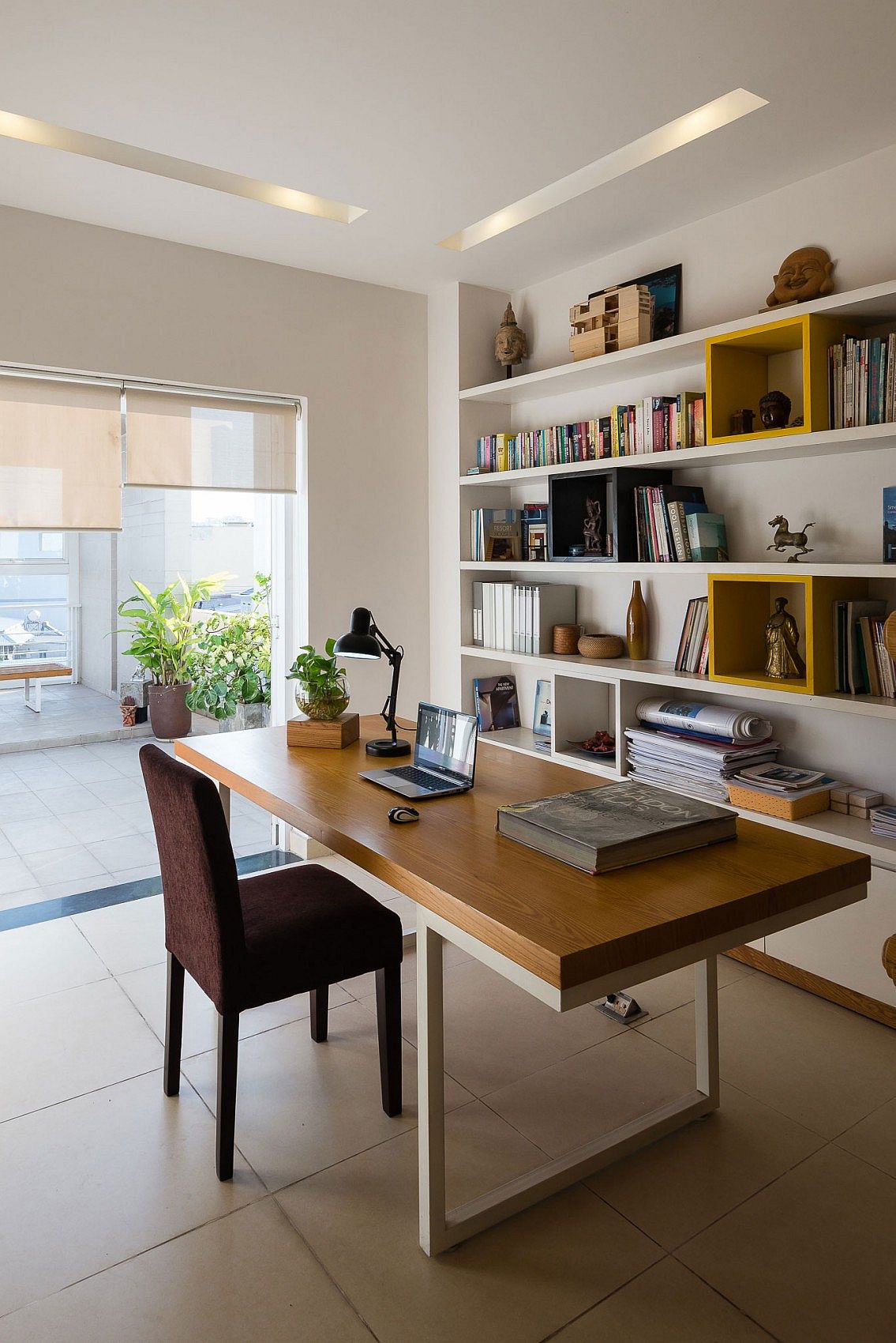 Library and study on the top level of the Ho Chi Minh city home