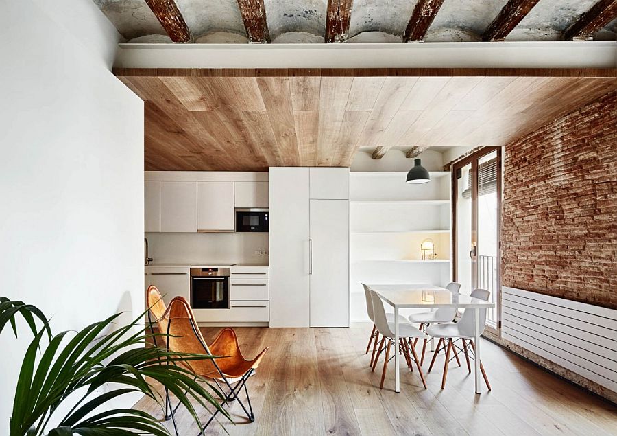 Living area, kitchen and dining room of the small tourist apartment in Barcelona